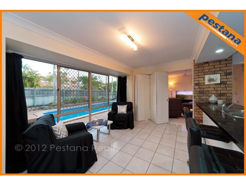 2 Oppermann Court, Meadowbrook QLD 4131