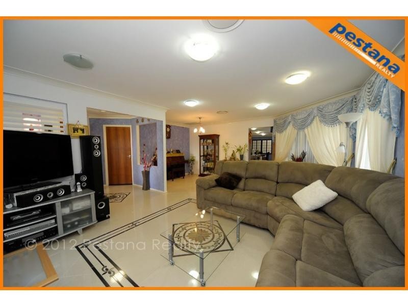 43 Meadowbrook Drive, Meadowbrook QLD 4131