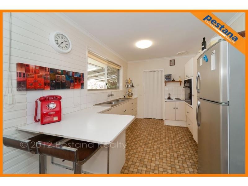 11 Wyclif Avenue, Springwood QLD 4127
