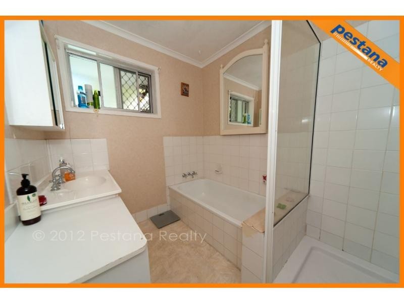 11 Wyclif Avenue, Springwood QLD 4127