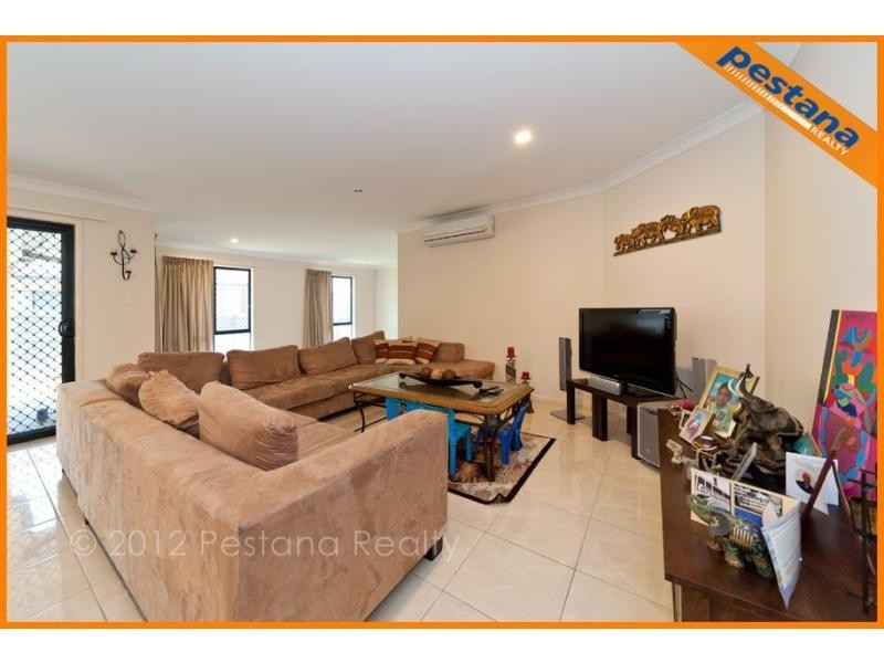 8 Dundee Street, Calamvale QLD 4116