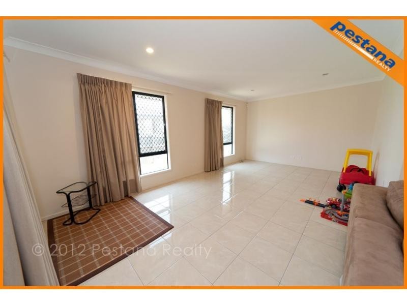 8 Dundee Street, Calamvale QLD 4116