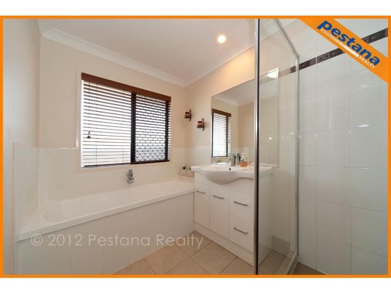 8 Dundee Street, Calamvale QLD 4116