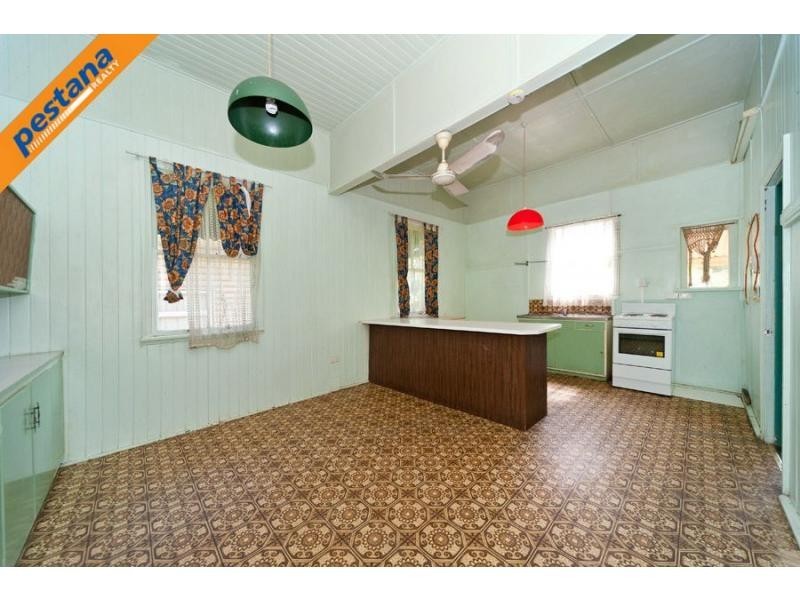 16 North Road, Woodridge QLD 4114