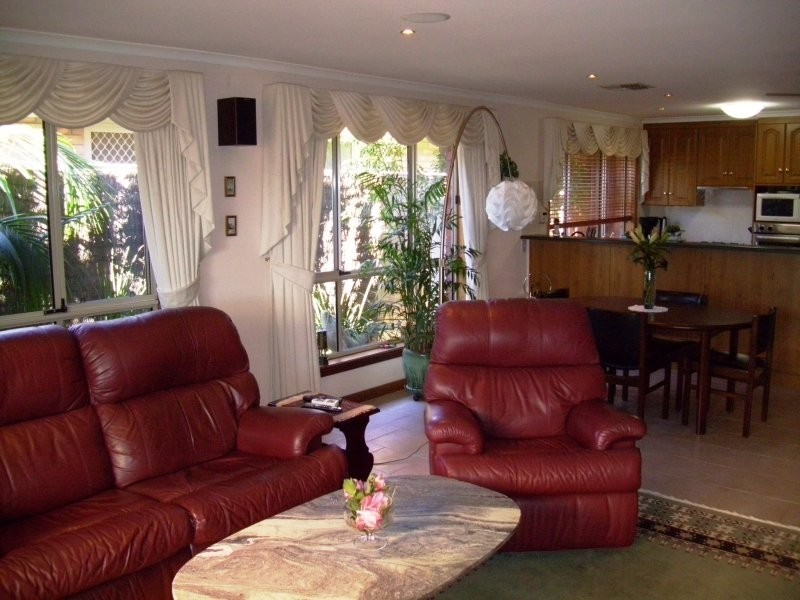 9 Cyclamen Avenue, Para Hills West SA 5096