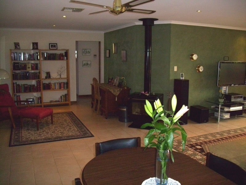 9 Cyclamen Avenue, Para Hills West SA 5096