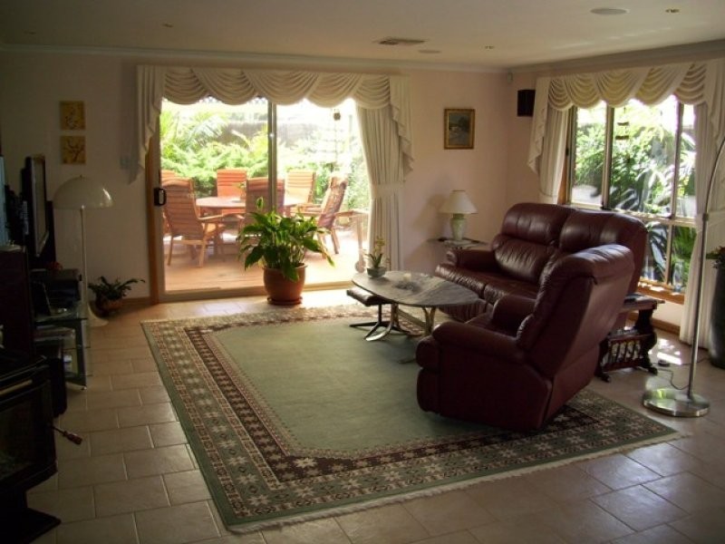 9 Cyclamen Avenue, Para Hills West SA 5096