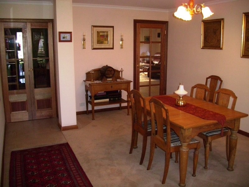 9 Cyclamen Avenue, Para Hills West SA 5096