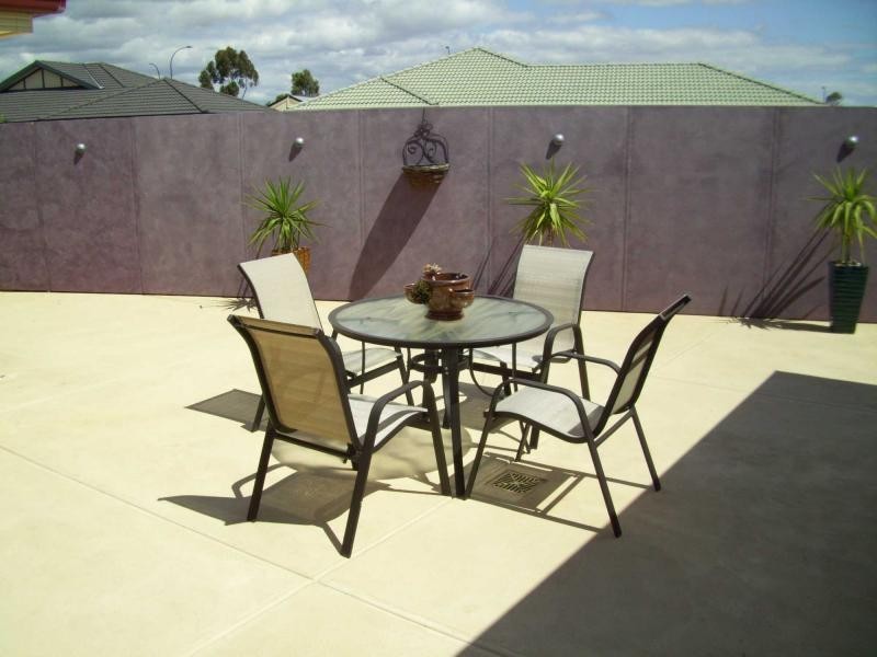 2 Dawn Close, Andrews Farm SA 5114
