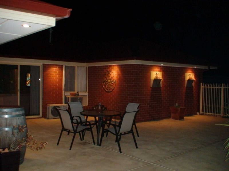 2 Dawn Close, Andrews Farm SA 5114
