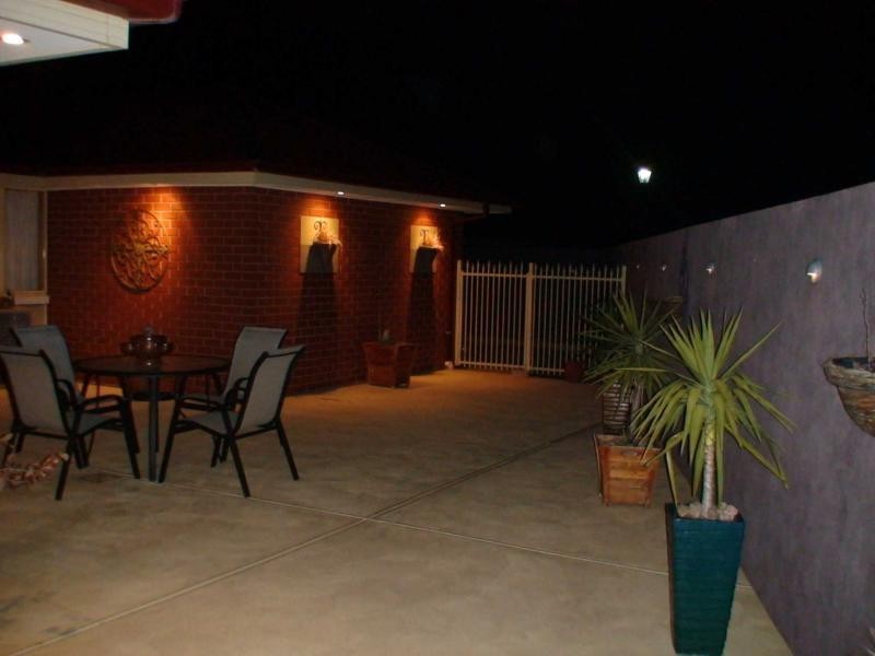 2 Dawn Close, Andrews Farm SA 5114