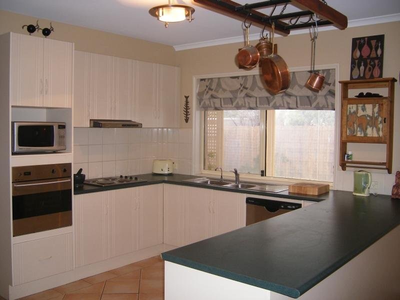 24 Ingleton Drive, Hallett Cove SA 5158