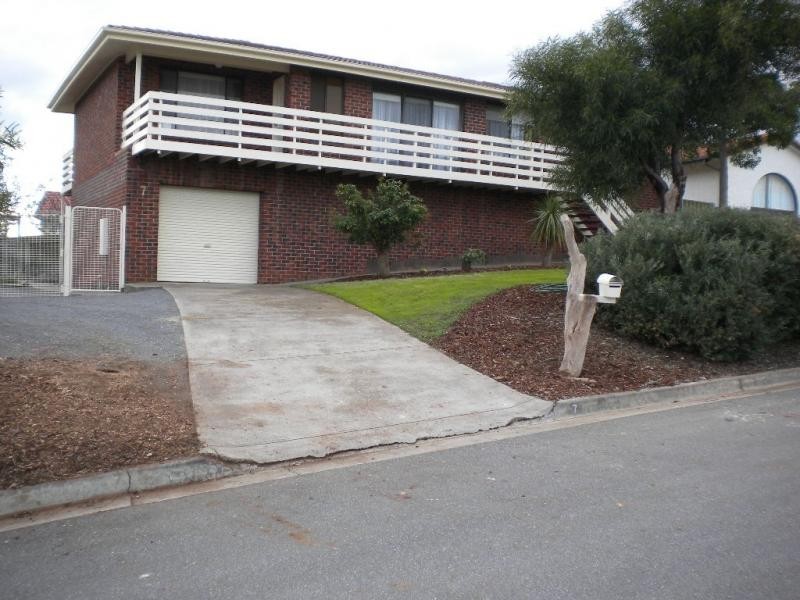 7 Falcon Court, Hallett Cove SA 5158
