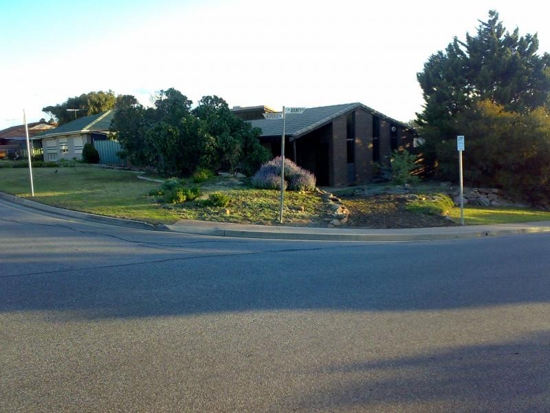 1 Hesperus Street, Hallett Cove SA 5158