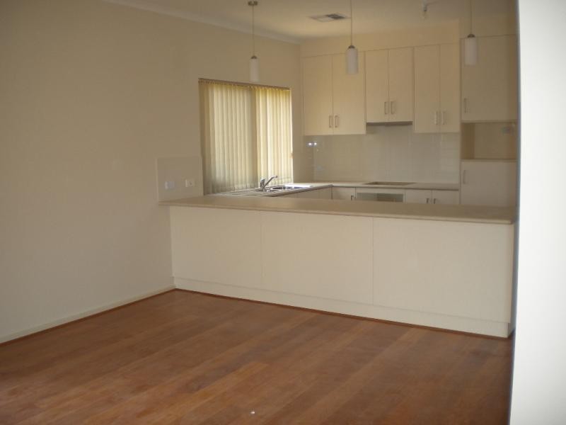 17 Paignton Close, Moana SA 5169