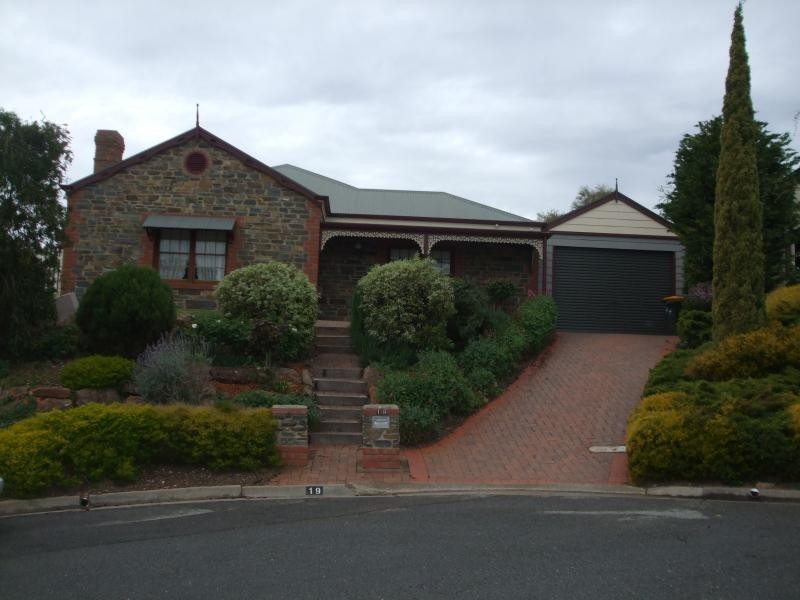 19 Slade Crescent, Hallett Cove SA 5158