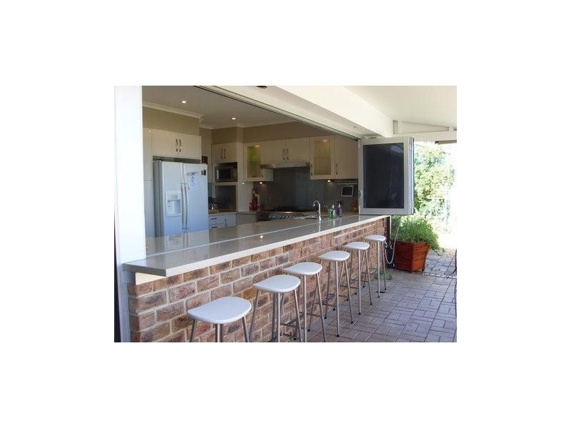 2 Inali Court, Hallett Cove SA 5158