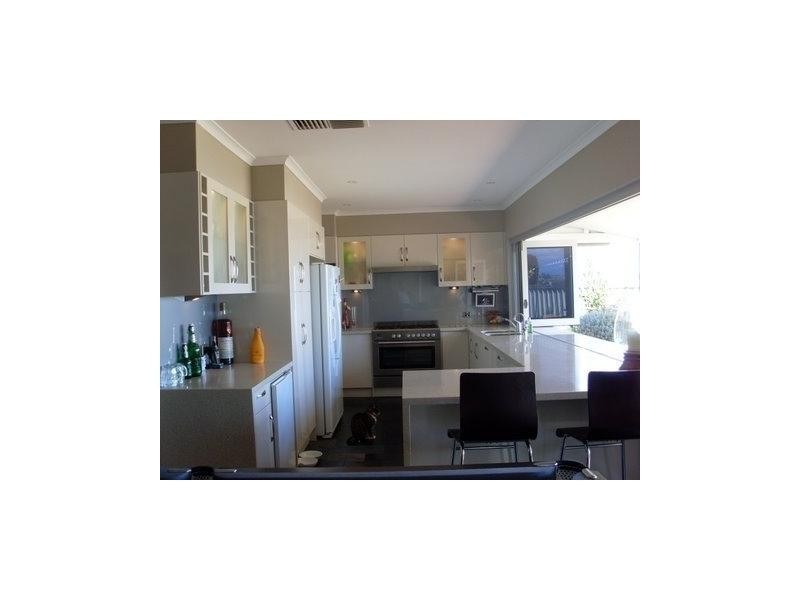 2 Inali Court, Hallett Cove SA 5158
