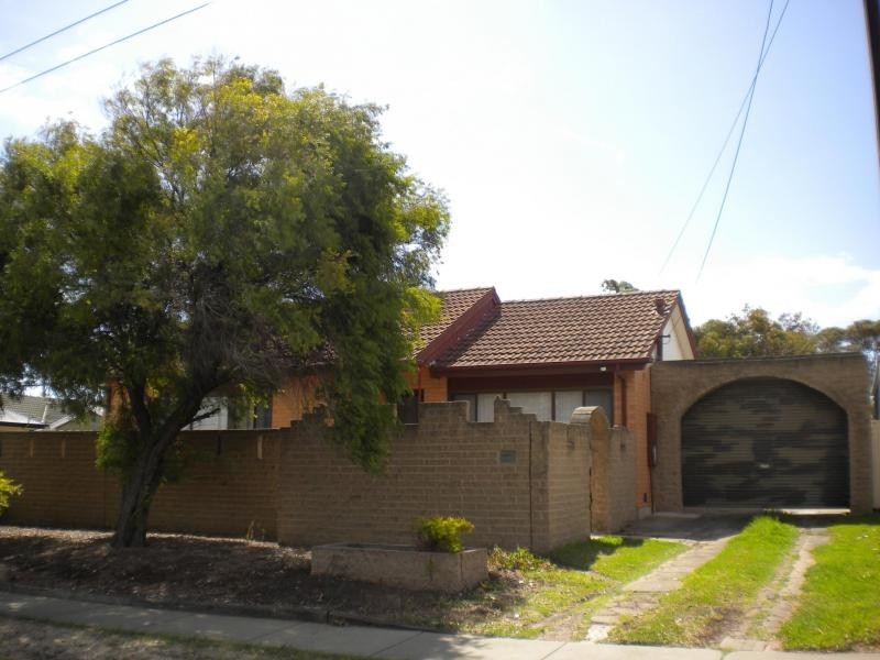 3 Moorong Road, O’sullivan Beach SA 5166