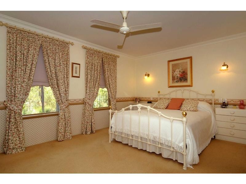 18 Benowa Drive, Glen Forrest WA 6071