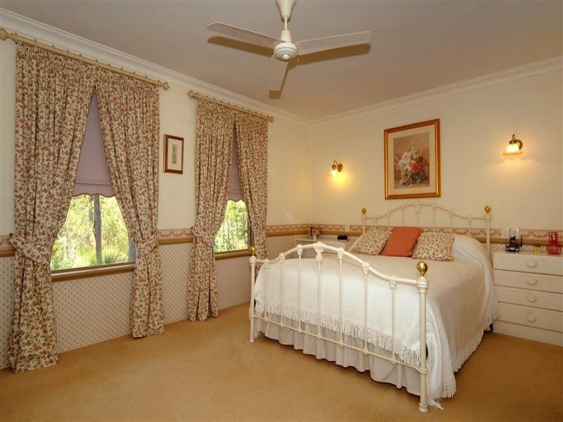 18 Benowa Drive, Glen Forrest WA 6071