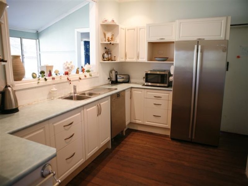 680 Clayton Road, Helena Valley WA 6056