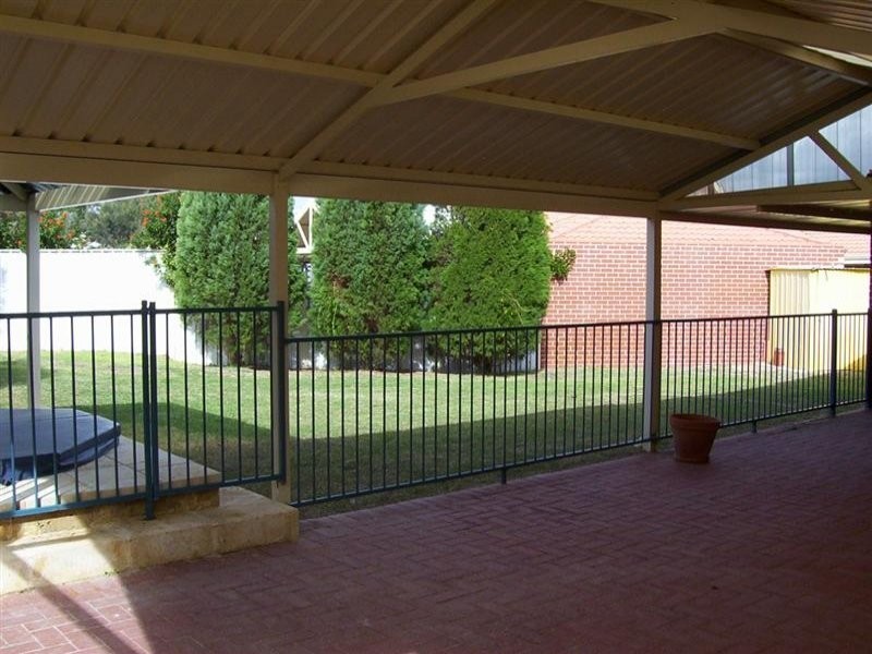 11 Boyd Close, South Guildford WA 6055