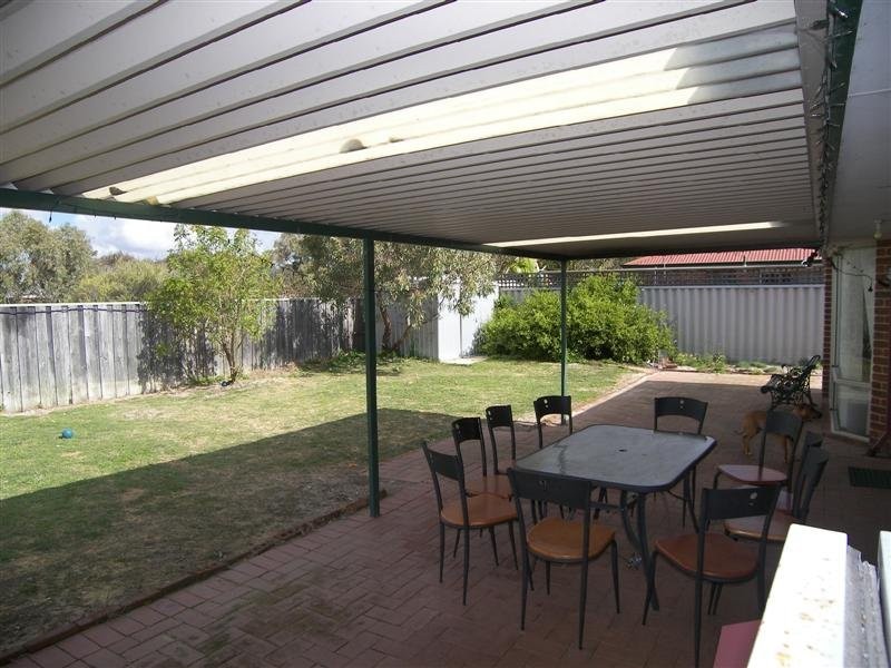 15 Kulungar Elbow, South Guildford WA 6055