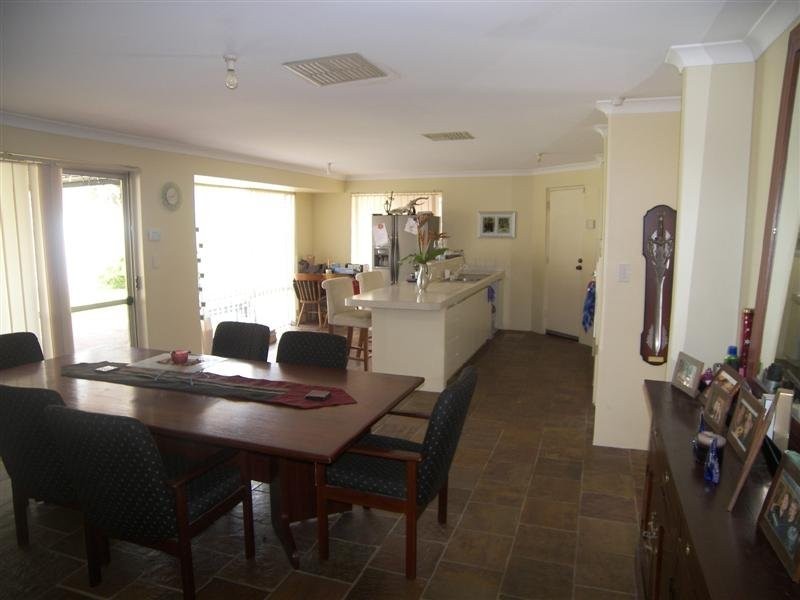 15 Kulungar Elbow, South Guildford WA 6055