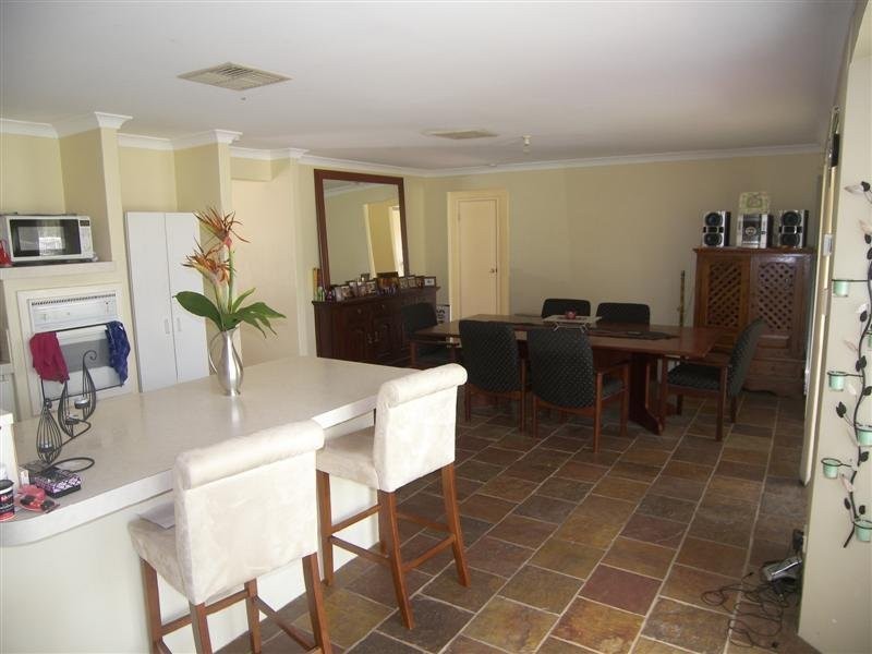 15 Kulungar Elbow, South Guildford WA 6055
