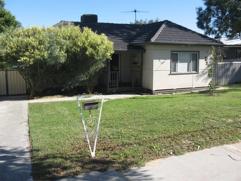 3 Jinda Road, Koongamia WA 6056