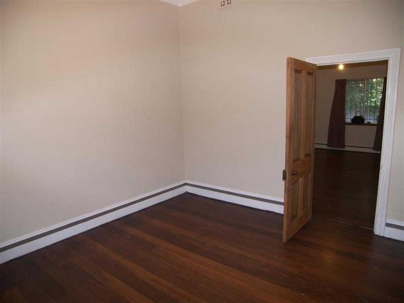 18 Mathoura Street, Midland WA 6056