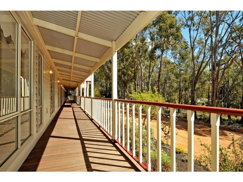 300 Zamia Drive, Mundaring WA 6073