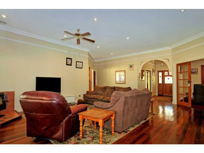 300 Zamia Drive, Mundaring WA 6073