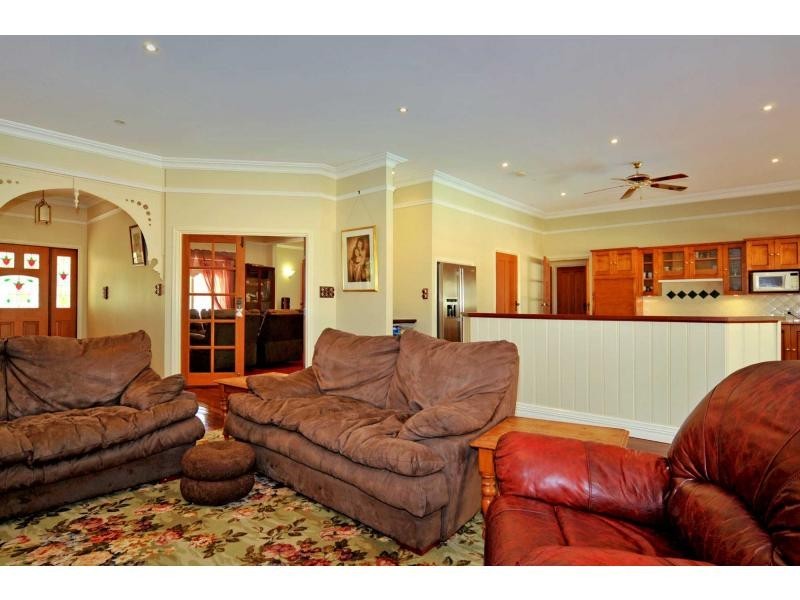 300 Zamia Drive, Mundaring WA 6073