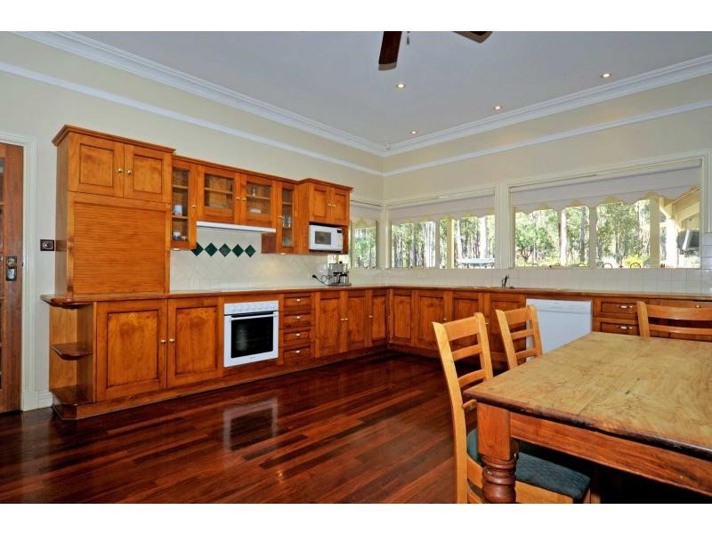 300 Zamia Drive, Mundaring WA 6073