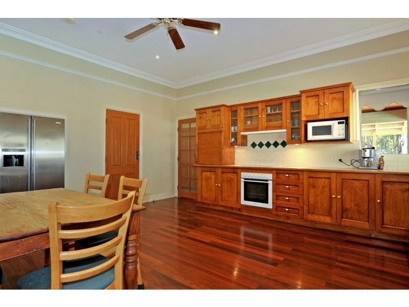 300 Zamia Drive, Mundaring WA 6073