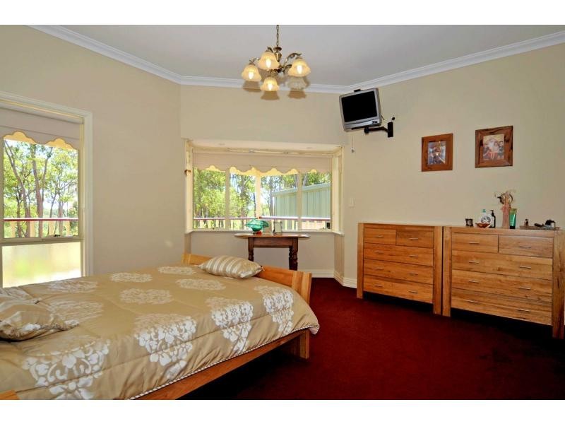 300 Zamia Drive, Mundaring WA 6073