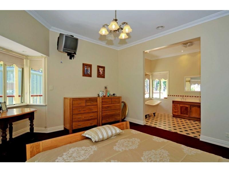 300 Zamia Drive, Mundaring WA 6073