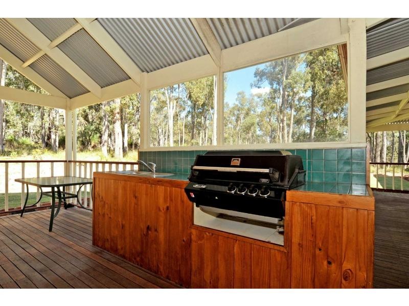 300 Zamia Drive, Mundaring WA 6073