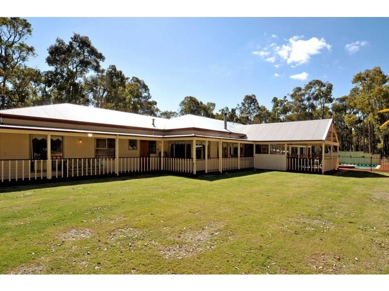 300 Zamia Drive, Mundaring WA 6073