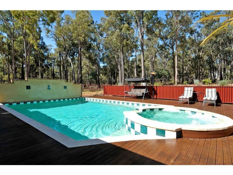 300 Zamia Drive, Mundaring WA 6073