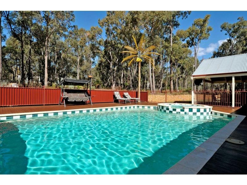 300 Zamia Drive, Mundaring WA 6073