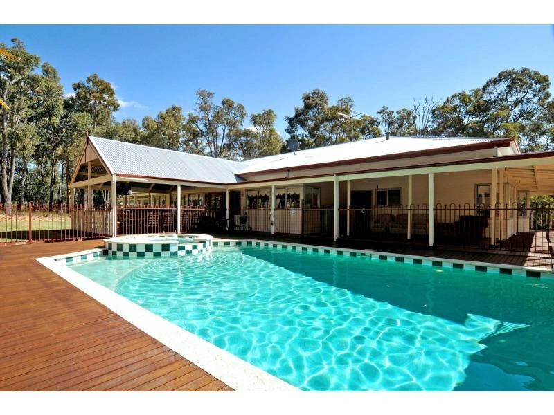 300 Zamia Drive, Mundaring WA 6073