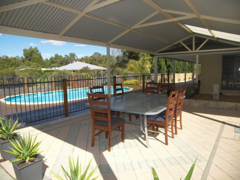 50 Erin Dale, Stoneville WA 6081