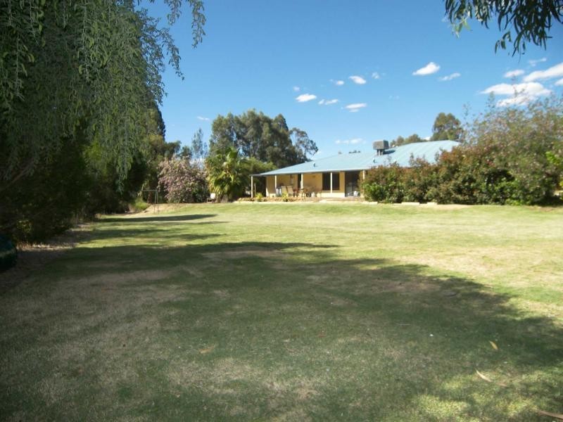 50 Erin Dale, Stoneville WA 6081