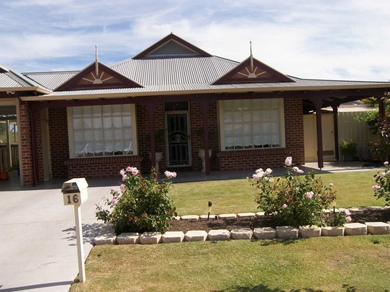 16 Houghton Close, South Guildford WA 6055
