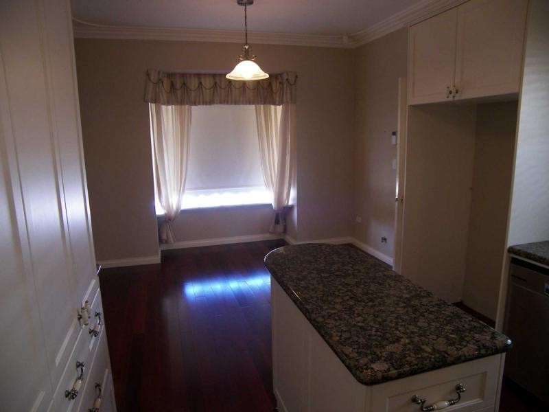 16 Houghton Close, South Guildford WA 6055