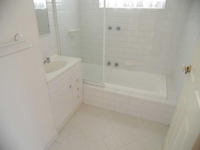16 Houghton Close, South Guildford WA 6055