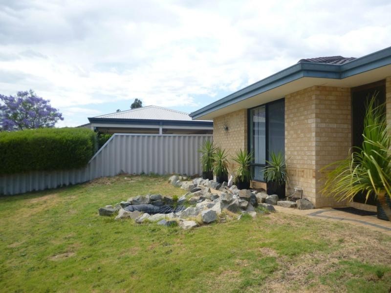 7 Yorgan Entrance, South Guildford WA 6055